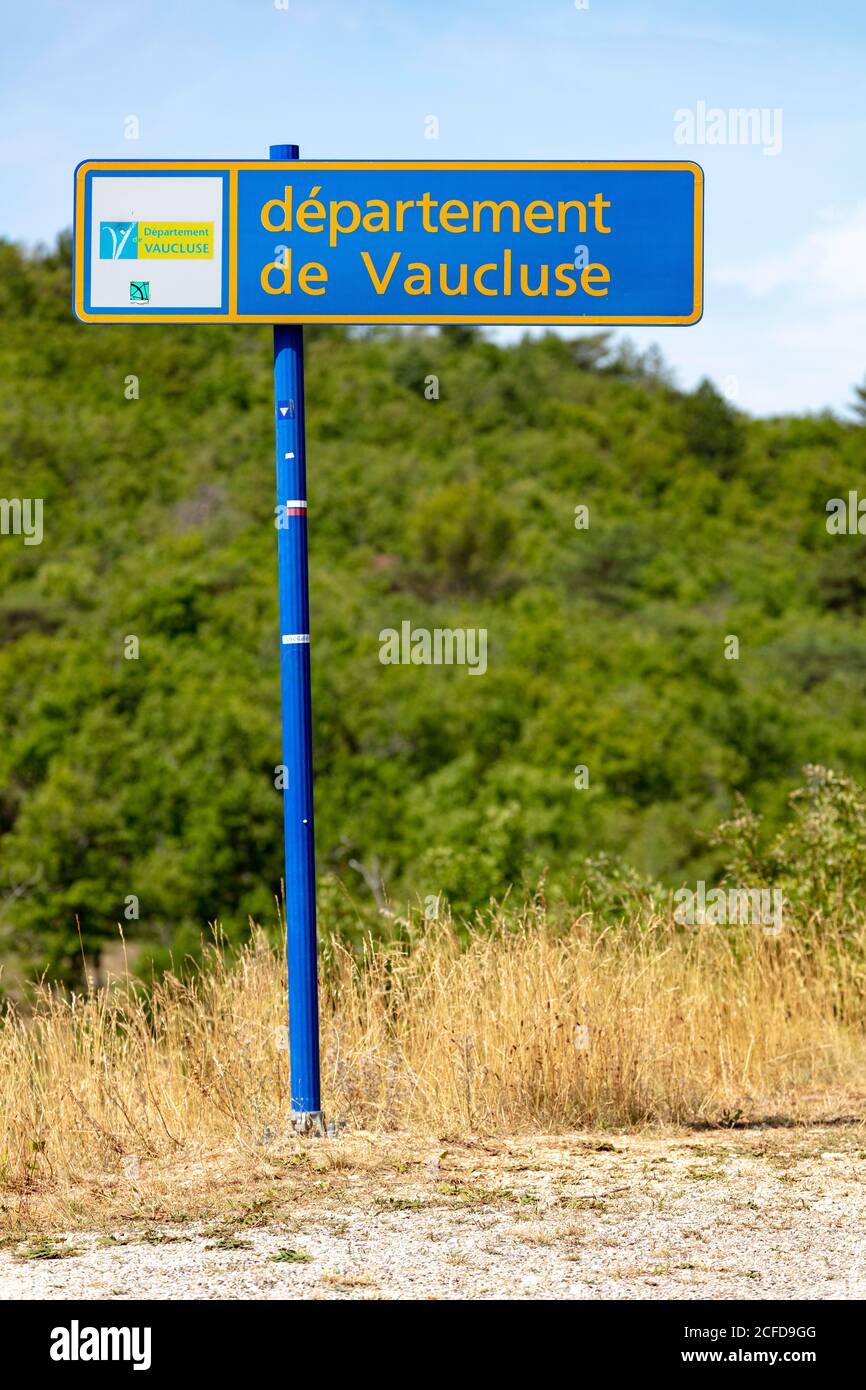 Passer le sommet, route du département de Vaucluse, Col de l'aire dei Masco, Cereste, Alpes-de-haute-Provence, France Banque D'Images