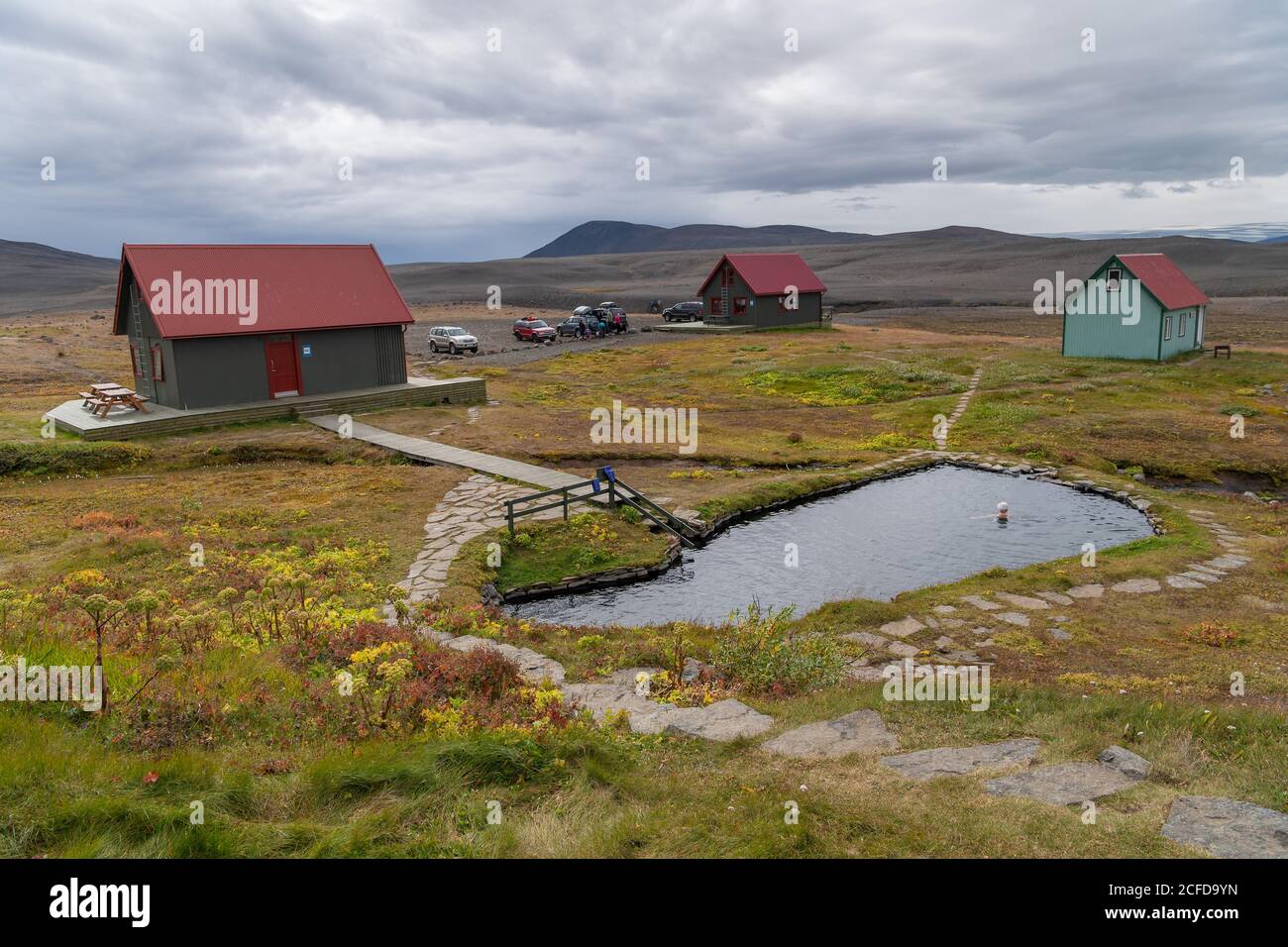 Huttes de Laugafell avec bain géothermique chauffé, près de la route de haute montagne Sprengisandur, hautes terres, Islande Banque D'Images