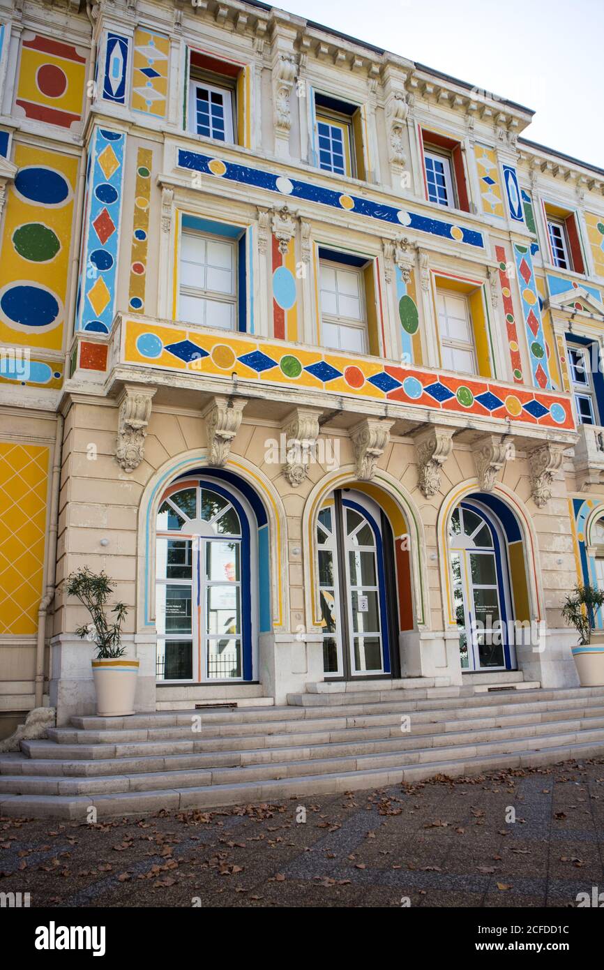 Toulon (Var, France) : Hôtel des Arts, façade colorée par Alexandre Benjamin NAVET Banque D'Images