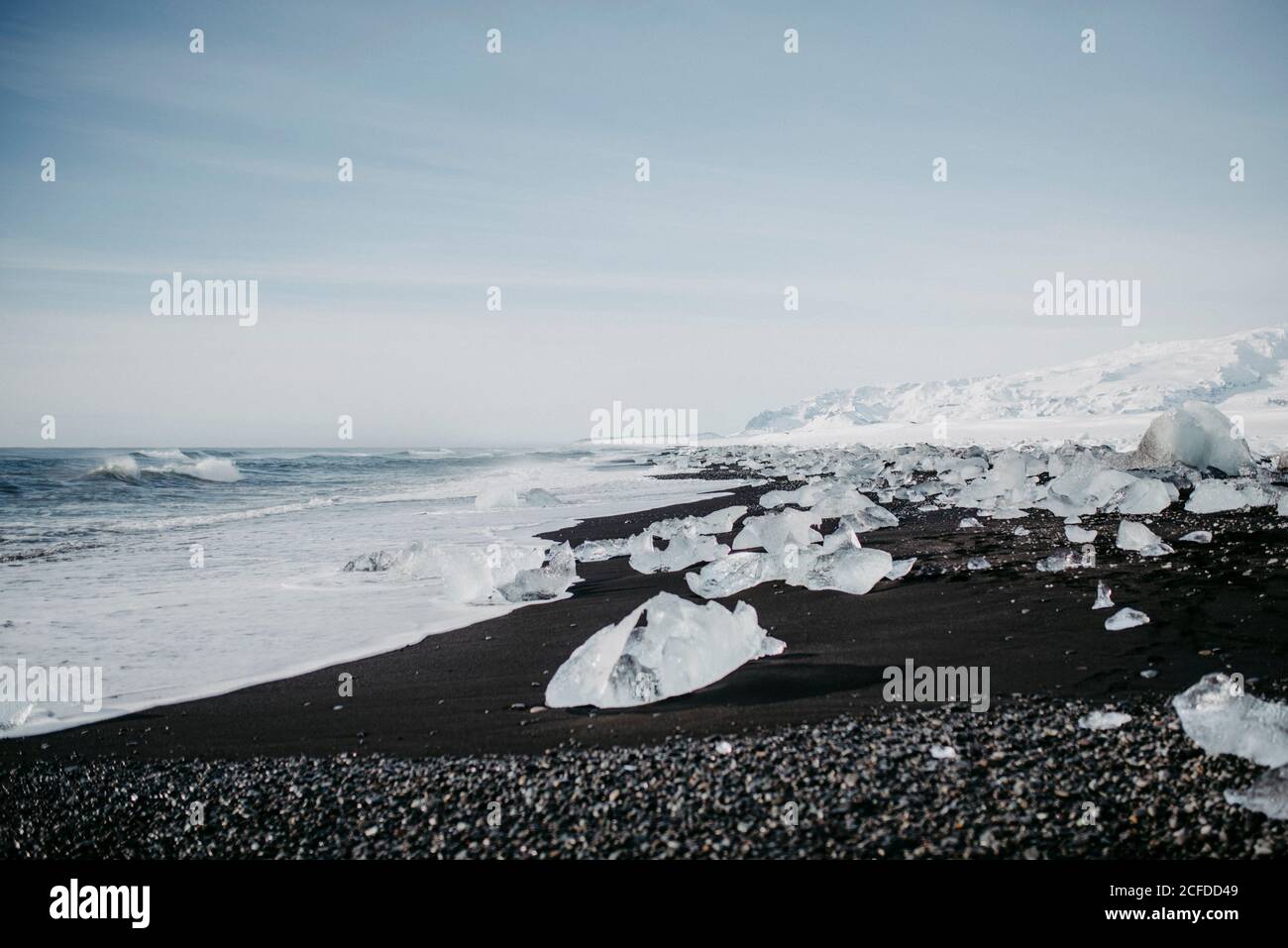 Vue sur Black Diamond Beach avec ses formations de glace éponyme, l'Islande Banque D'Images