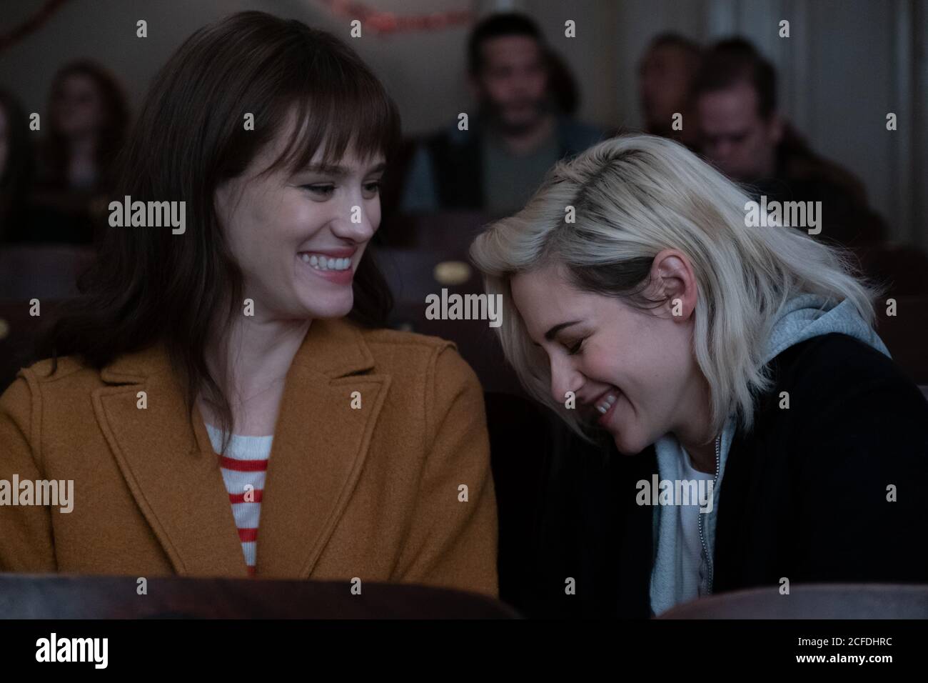 DATE DE SORTIE: Novembre 25, 2020 TITRE: Gest Season STUDIO: TriStar Pictures DIRECTOR: CLEA Duvall PLOT: Une jeune femme avec un plan de proposer à sa petite amie pendant que lors de la fête annuelle de sa famille découvre que son partenaire n'est pas encore venu à ses parents conservateurs. AVEC : MACKENZIE DAVIS comme Harper, KRISTEN STEWART comme Abby. (Image de crédit : © TriStar Pictures/Entertainment Pictures) Banque D'Images