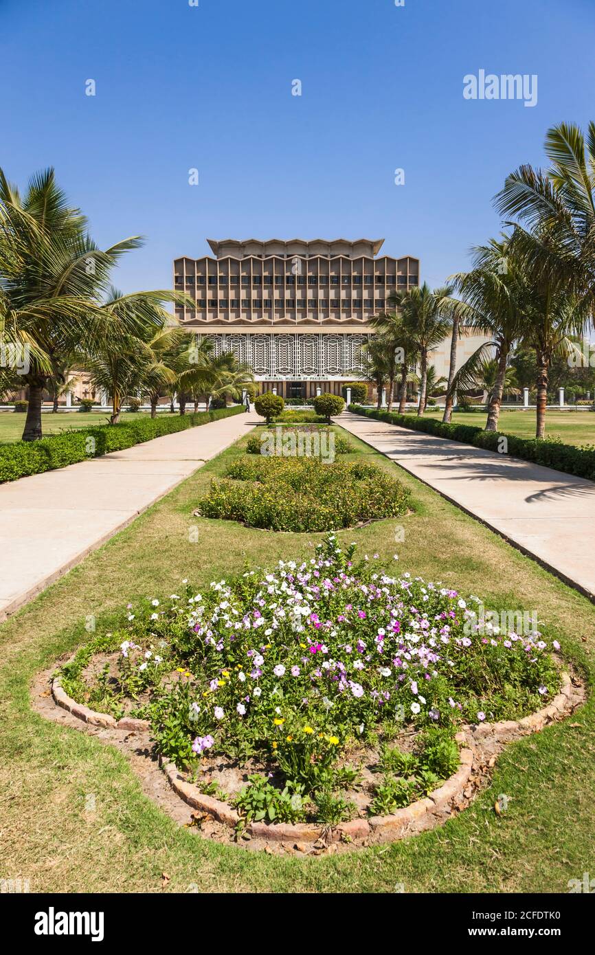Musée national du Pakistan, extérieur du bâtiment et jardin, Karachi, Sindh, Pakistan, Asie du Sud, Asie Banque D'Images
