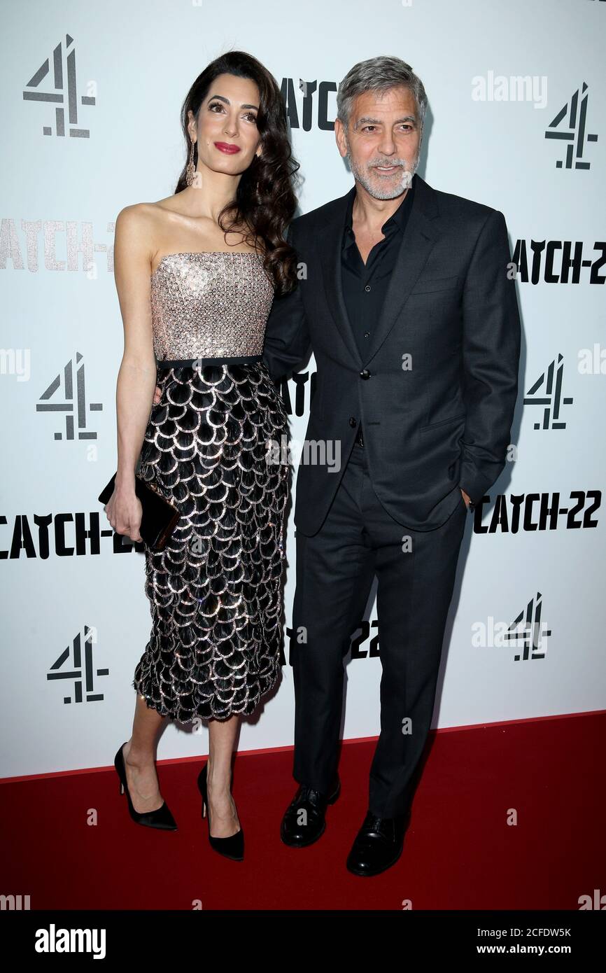 George Clooney et Amal Clooney assistent à la première de Londres de 'Catch-22' à vue Westfield le 15 mai 2019 à Londres, Royaume-Uni. Banque D'Images