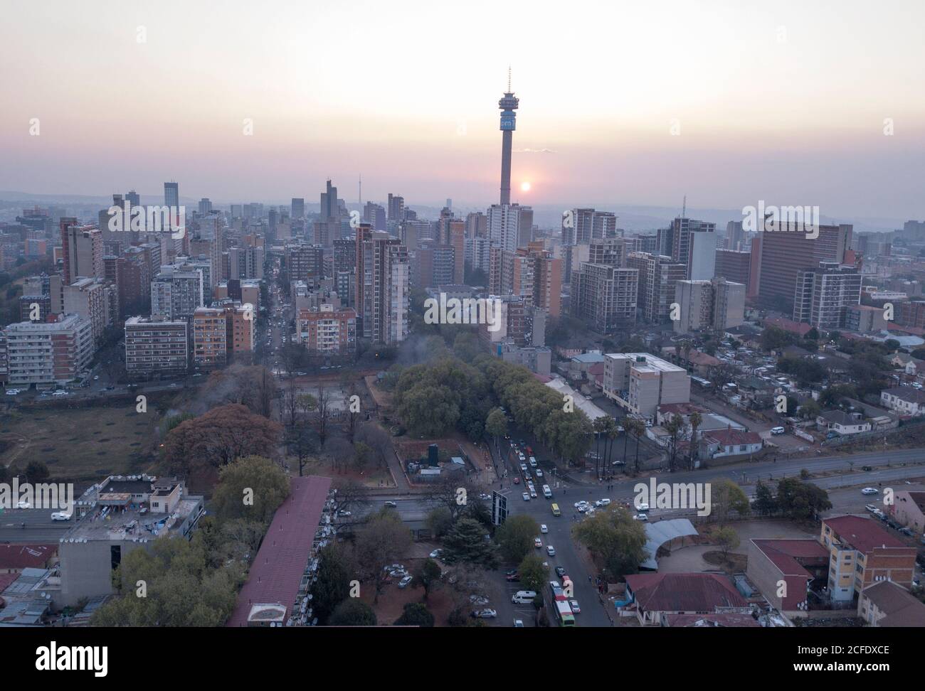 Vue aérienne du CBD de Johannesburg au coucher du soleil, Afrique du Sud Banque D'Images