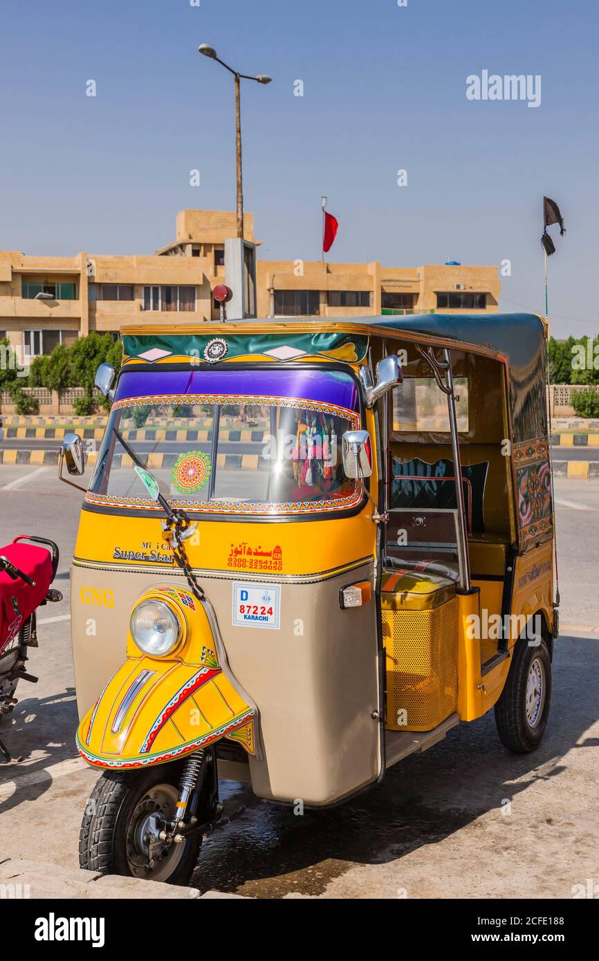 Tuk tuk et mini bus à Clifton Beach, transport local, Karachi, Sindh, Pakistan, Asie du Sud, Asie Banque D'Images