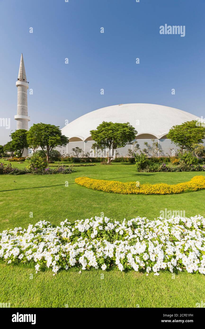 Masjid-e-Tooba, ou mosquée Tooba, également Gol Masjid, et jardin, Karachi, Sindh, Pakistan, Asie du Sud, Asie Banque D'Images