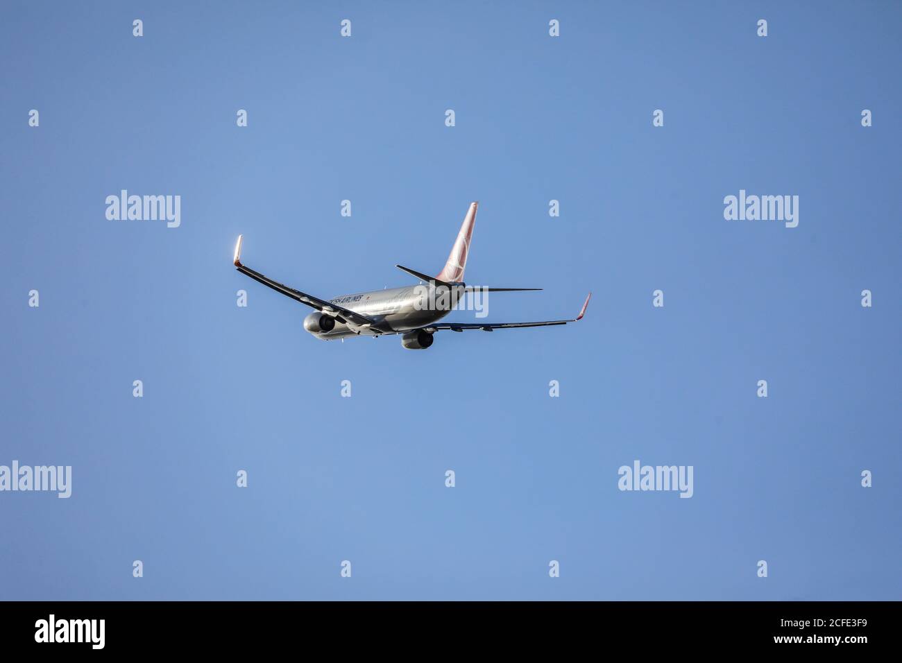 Turkish Airlines Boing 737-8F2 décollage à l'aéroport international de Dusseldorf, TC-JHV, Dusseldorf, Rhénanie-du-Nord-Westphalie, Allemagne Banque D'Images