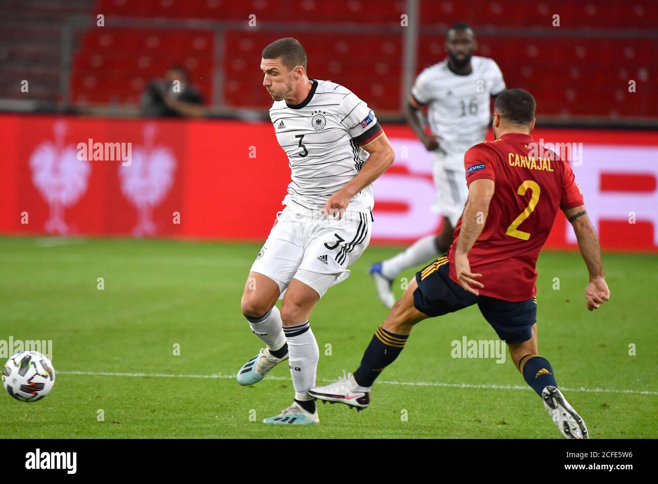 Robin GOSENS (GER), action, duels contre Dani (Daniel) CARVAJAL (ESP), Fußball Laenderspiel, UEFA Nations League Division A, 2020/2021, groupe 4. Allemagne (GER) - Espagne (ESP) 1-1 sur 03.09. 2020 à Stuttgart/Allemagne, Mercedes Benz Arena. SVEN SIMON photo Agency GmbH & Co. Press photo KG # Prinzess-Luise-Str 41 # 45479 M uelheim/R uhr # Tél 0208/9413250 # Fax. 0208/9413260 # GLS Bank # BLZ 430 609 67 # Account 4030 025 100 # IBAN DE75 4306 0967 4030 0251 00 # BIC GENODEM1GLS # www.svensimon.net ## les réglementations DFB/UEFA interdisent toute utilisation de photographies comme séquences d'images et/ou quasi-vidéo Banque D'Images