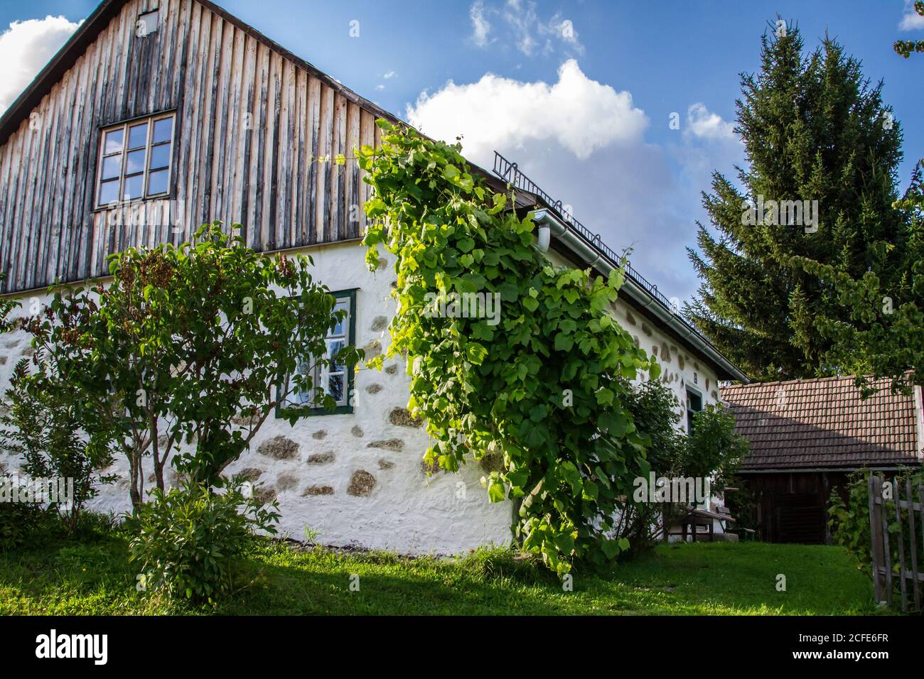 Charmante petite maison traditionnelle en pierre - randonnée autour de Karlstift, Waldviertel, Autriche Banque D'Images