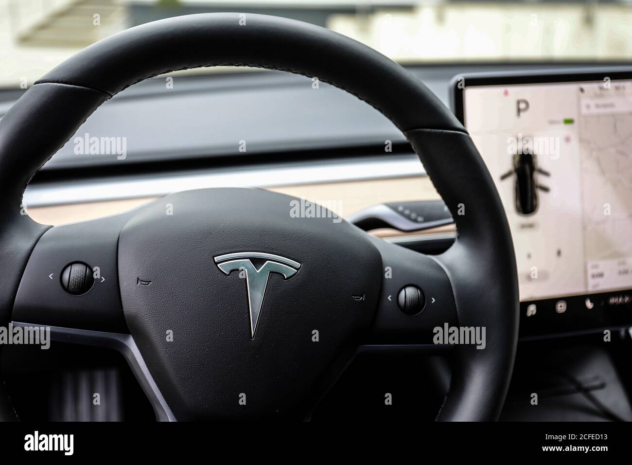 Allemagne - Tesla, modèle 3, volant avec logo, voiture électrique. Banque D'Images