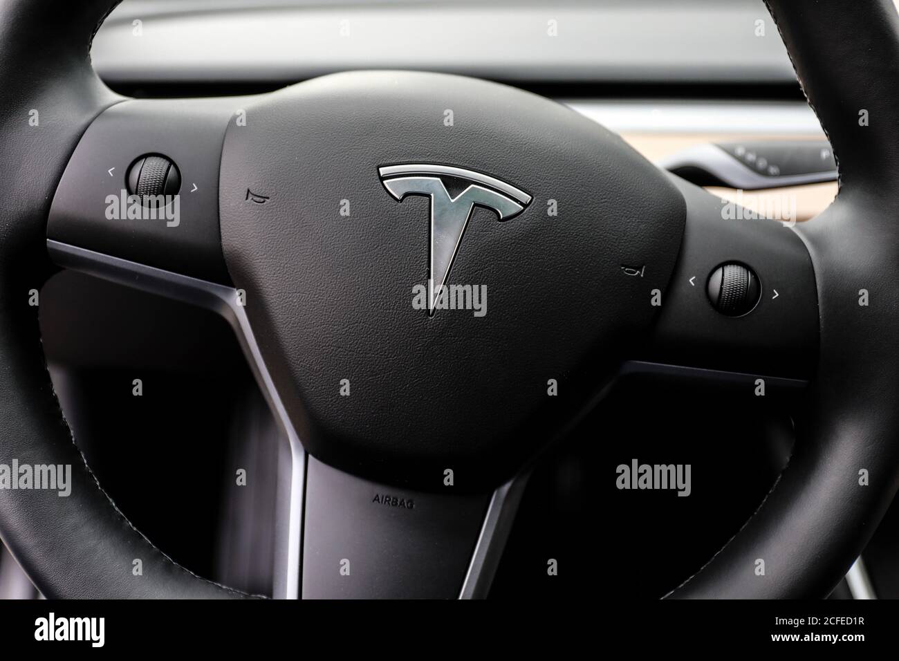Allemagne - Tesla, modèle 3, volant avec logo, voiture électrique. Banque D'Images