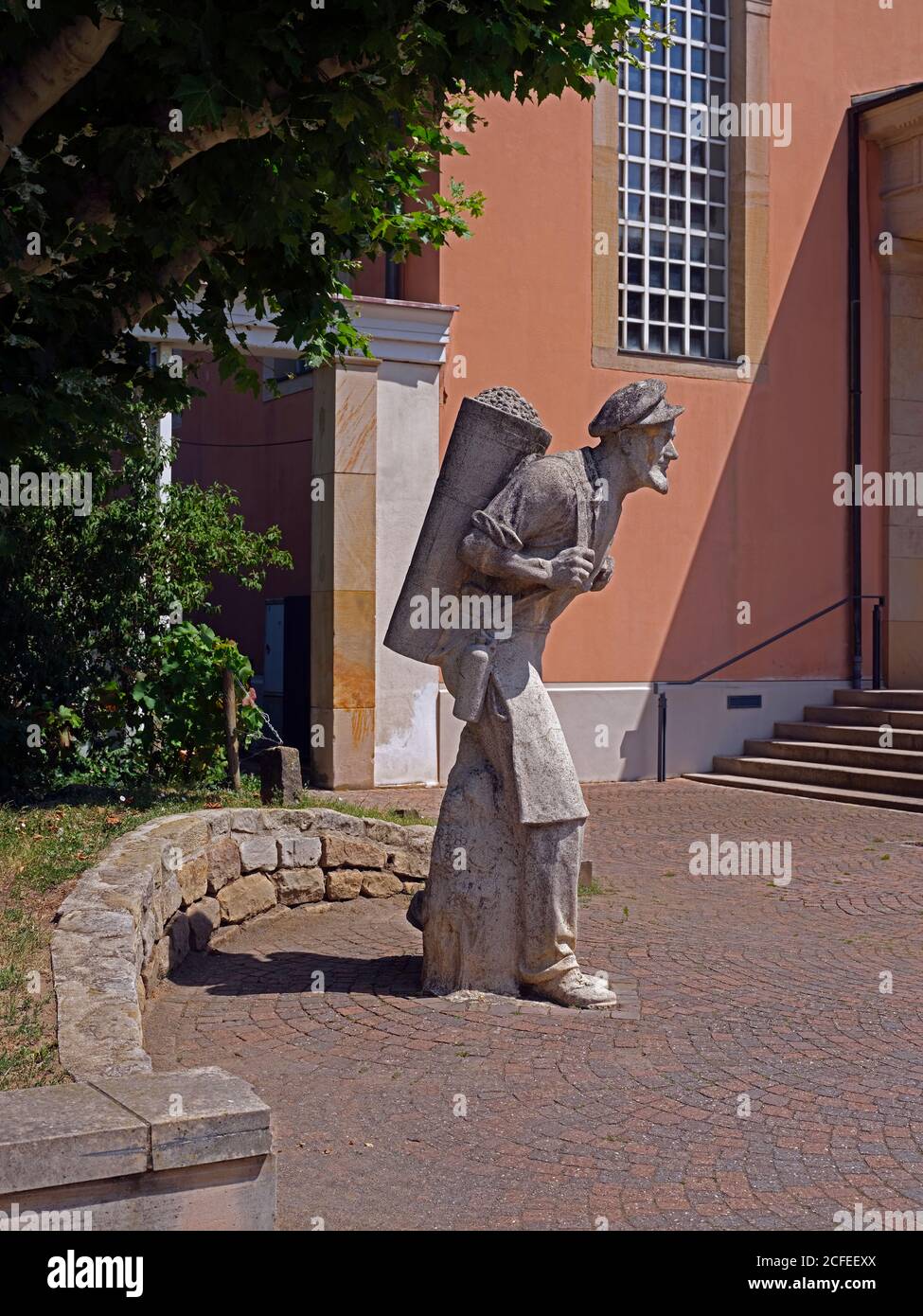 Sculpture d'un vigneron, église paroissiale catholique de Saint-Ludwig, Bad Dürkheim, Rhénanie-Palatinat, Allemagne Banque D'Images