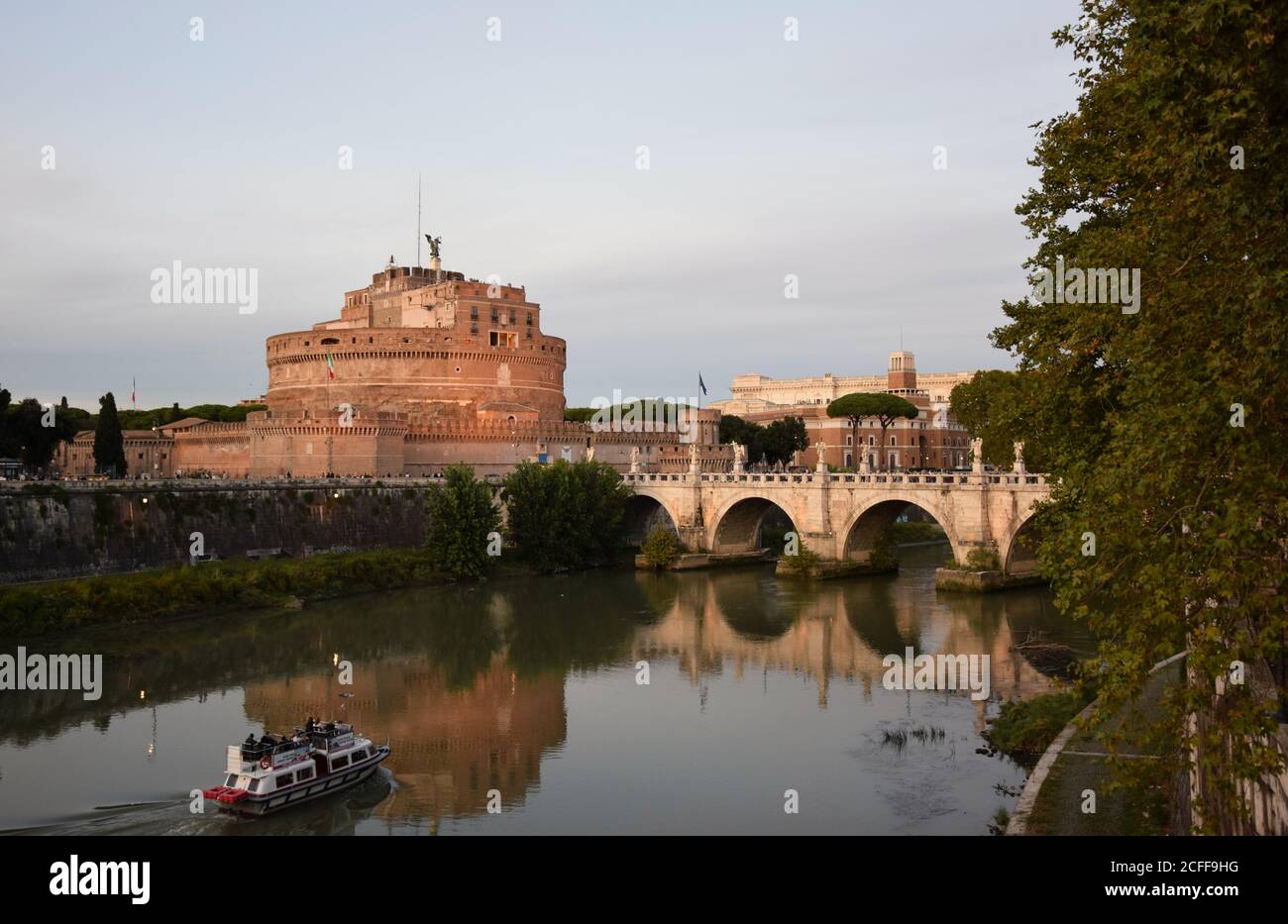 Castel Sant Angelo au coucher du soleil à Rome, Italie Banque D'Images