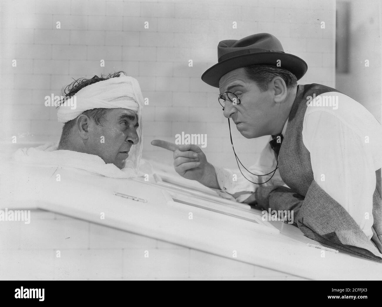 Film STILL of Edward Everett Horton 1935 production de 10 000 $ Relever Banque D'Images