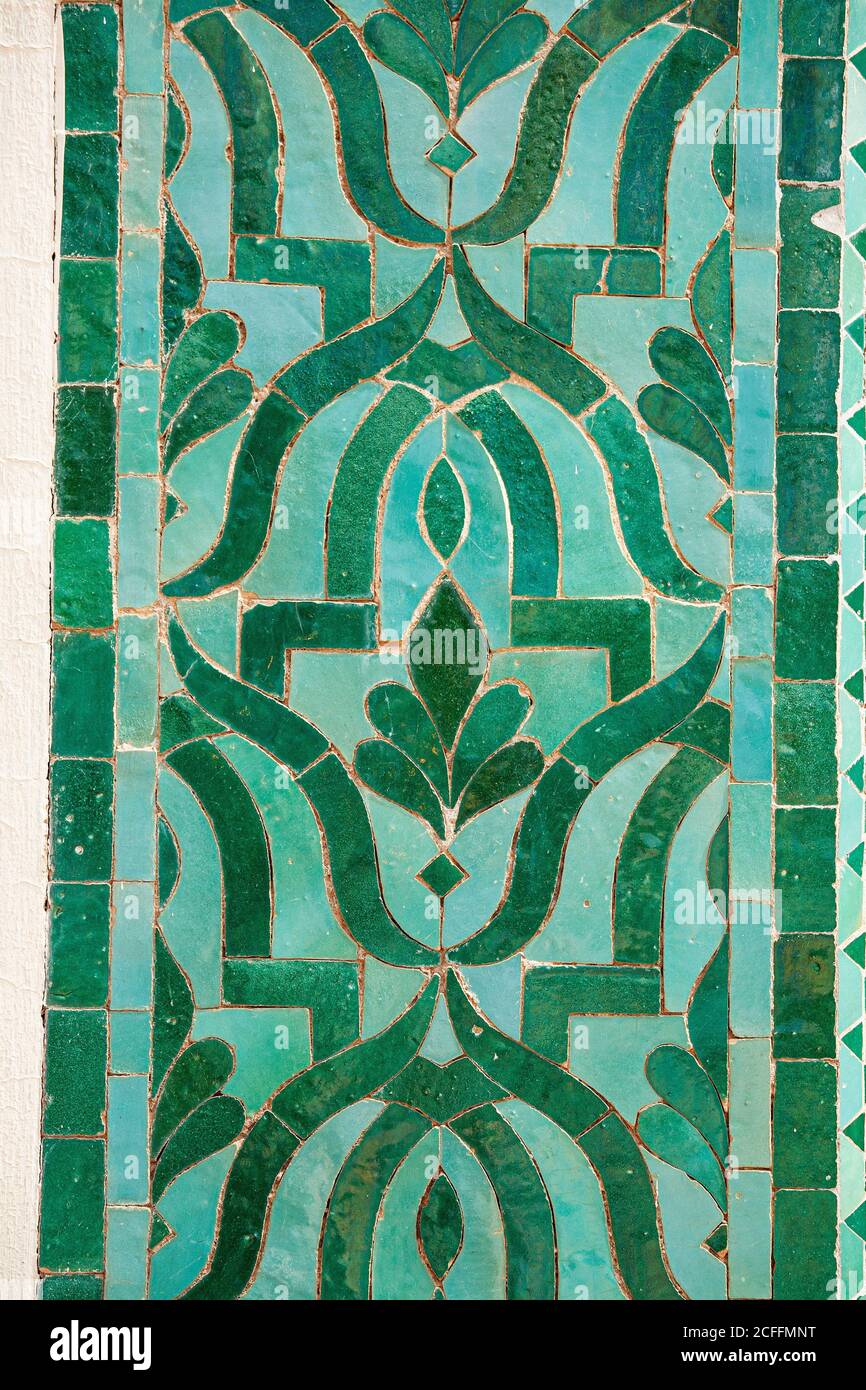 Carreaux ornés aux portes principales du Palais Royal, Fès, Maroc Banque D'Images