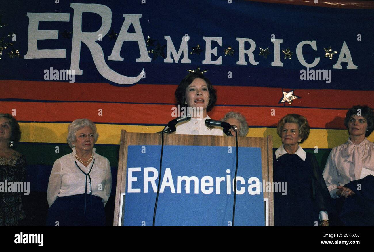 Rosalynn carter s'adresse à un auditoire de partisans de l'ERA lors de la Conférence nationale des femmes. CA. 19 novembre 1977 Banque D'Images