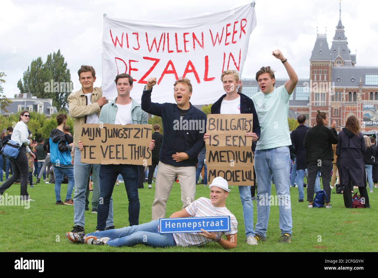 Les propriétaires de boîtes de nuit et de boîtes de nuit, le personnel et les artistes protestent au Museumplein dans le cadre de la pandémie du coronavirus le 5 septembre 2020 à Amsterdam, pays-Bas, pour attirer l'attention sur les problèmes des boîtes de nuit et des discothèques causés par la pandémie du coronavirus. En raison des mesures de corona, les clubs et les discothèques ne peuvent pas ouvrir de la manière habituelle, ils sont autorisés à recevoir des clients dans une sorte de configuration de café, là où les groupes doivent s'asseoir et garder une distance de 1.5 mètres et l'inspection serait stricte plusieurs clubs alors décidé de fermer à nouveau. (Photo de Paulo Amorim/Sipa USA) Banque D'Images