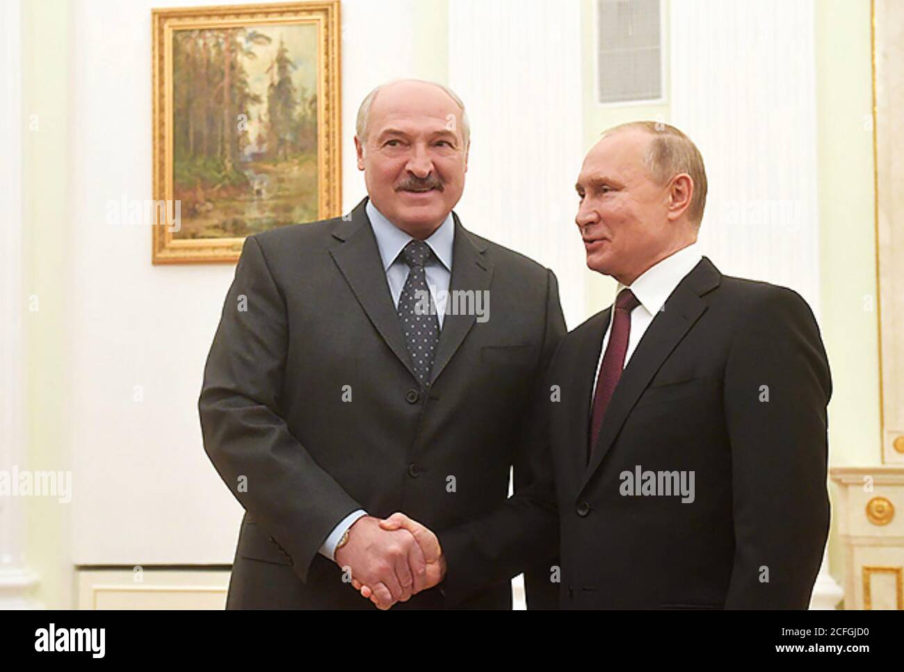 ALEXANDER LUKASHENKO, président de la Biélorussie, avec le président russe Vladimir Poutine lors de sa visite à Moscou le 29 décembre 2018 Banque D'Images