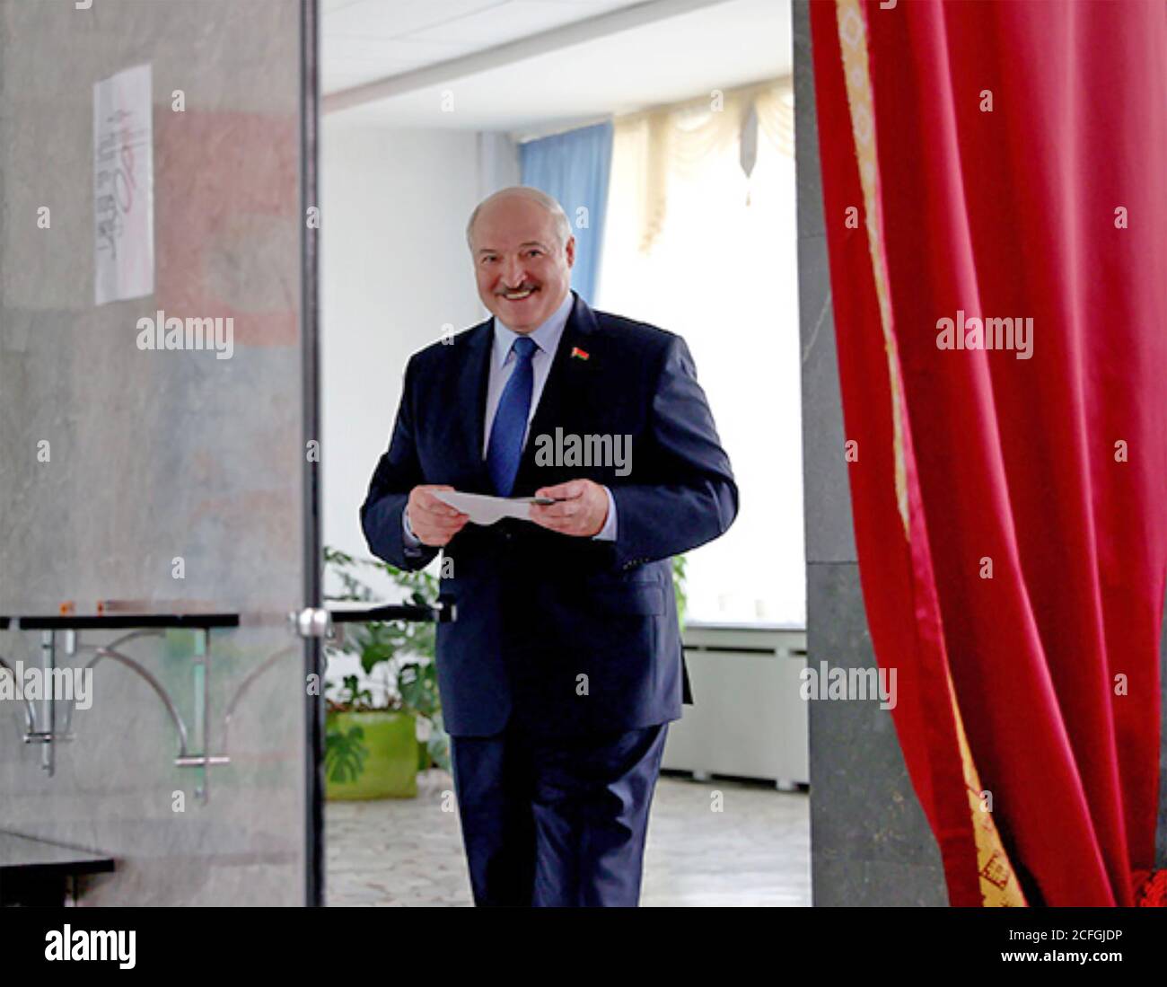 ALEXANDER LUKASHENKO en tant que président de la Biélorussie dans un bureau de vote pour les élections présidentielles de 2020. Photo: Belarus BV. Banque D'Images