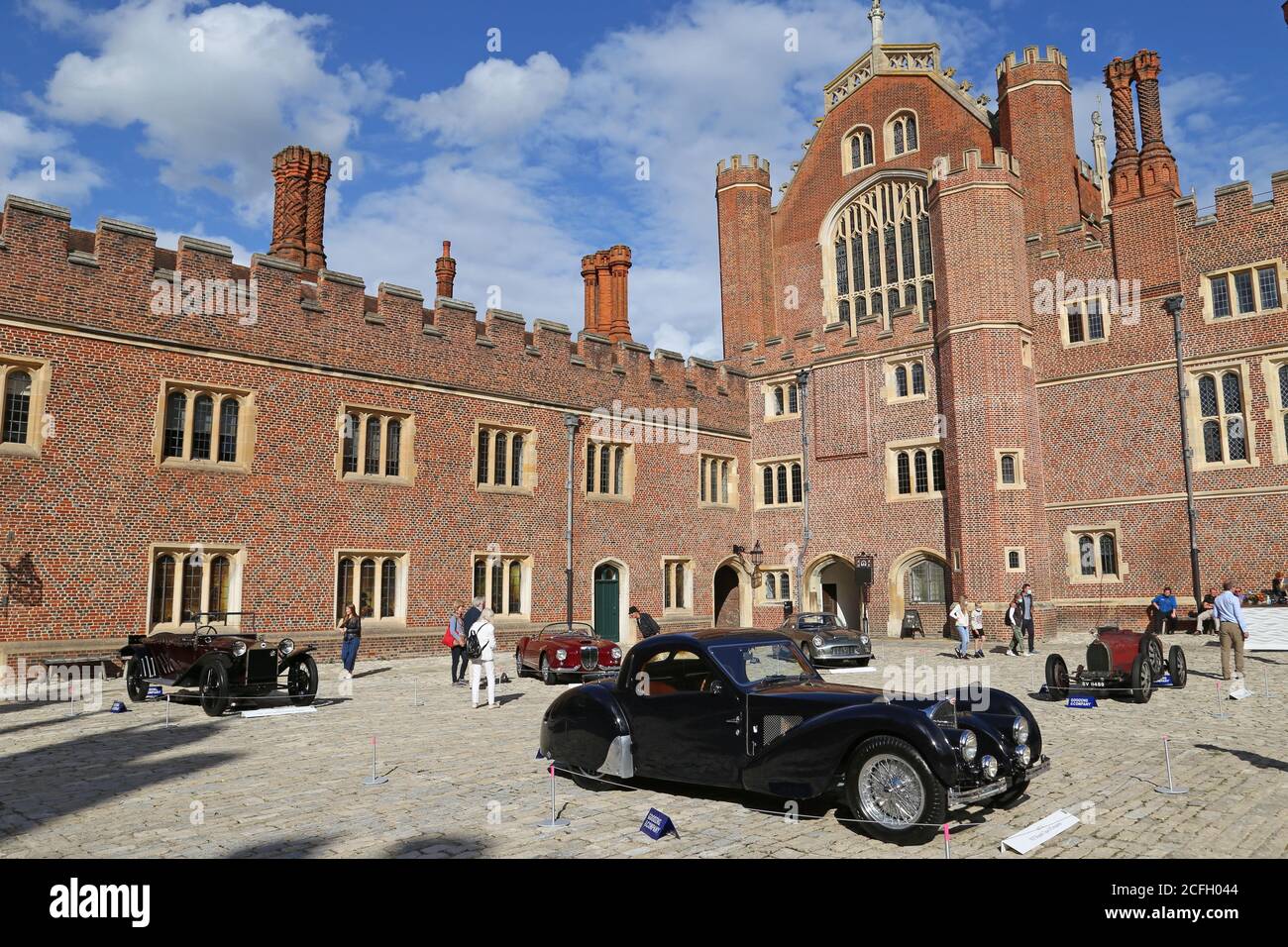 Affichage des lots de vente aux enchères dans la base court, Gooding Classic car Auction, 5 septembre 2020. Hampton court Palace, Londres, Royaume-Uni, Europe Banque D'Images