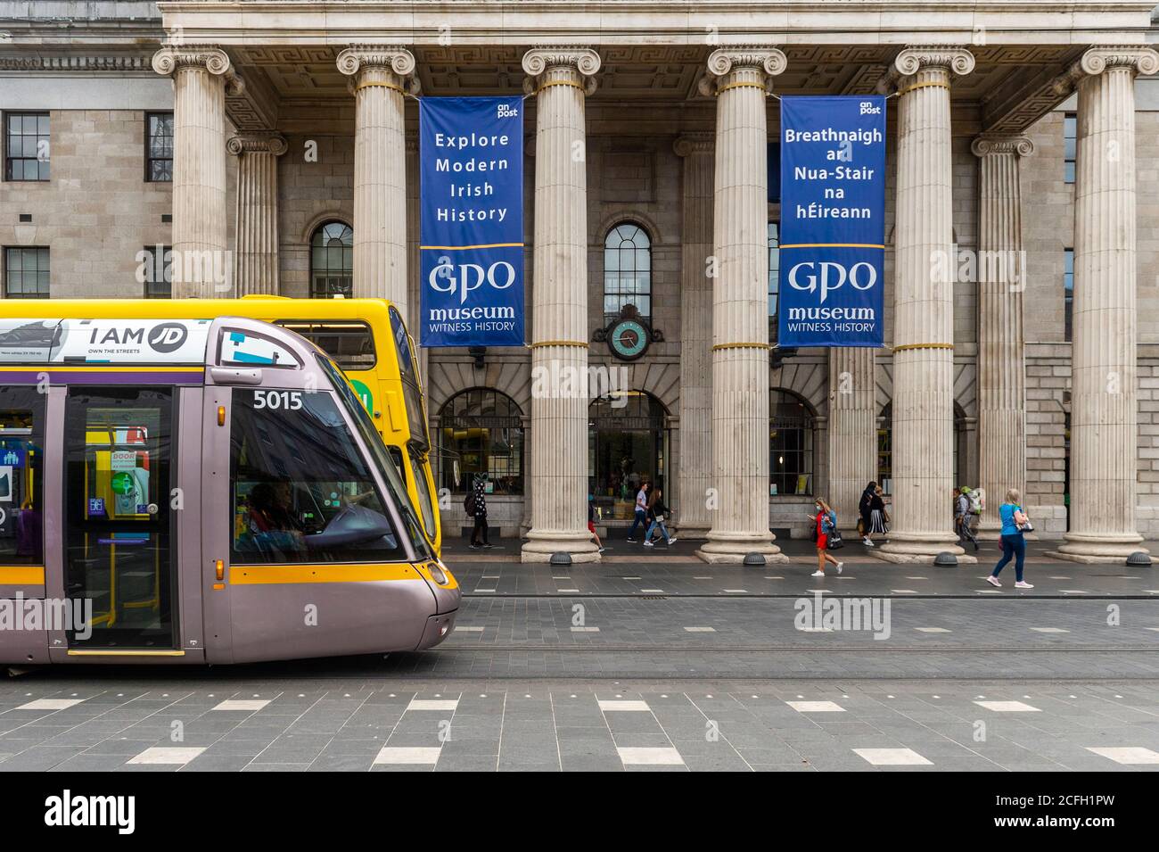 Luas Tram à l'GPO, O'Connell Street, Dublin, Irlande. Banque D'Images