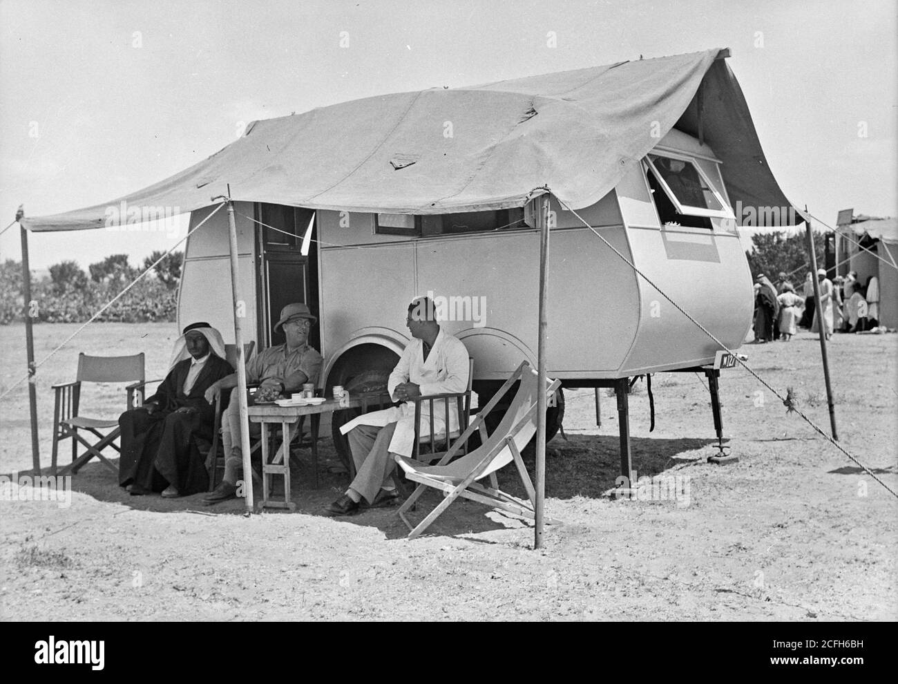 Légende originale : The Dept. Of Health Mobile Ophthalmic Clinic. Opérant dans les villages arabes du sud du pays N.E. de Gaza. La remorque qui permet de dormir pour deux infirmières - emplacement: Israël--Nejd ca. 1939 Banque D'Images