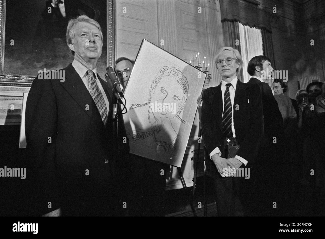 Jimmy carter avec Andy Warhol lors d'une réception inaugurale artistes du portefeuille 06/14/1977 Banque D'Images