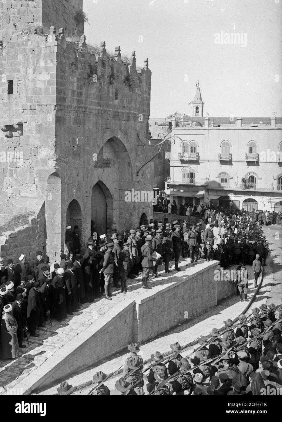 Histoire du Moyen-Orient - entrée du maréchal Allenby Jérusalem 11 décembre 1917. Borton Pasha lisant la proclamation en anglais Banque D'Images