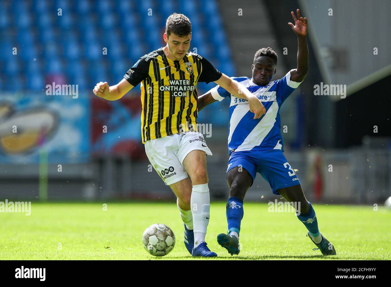 ARNHEM, PAYS-BAS - SEPTEMBRE 5 : Jacob Rasmussen de vitesse, Braydon Manu de SV Darmstadt 98 avant le match amical entre vitesse et SV Darmstadt 98 le 5 septembre 2020 à Arnhem, pays-Bas. *** Légende locale *** Jacob Rasmussen, Braydon Manu Banque D'Images