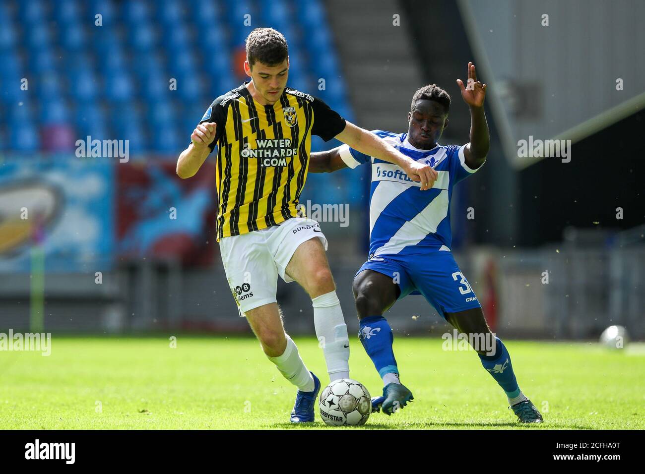 ARNHEM, PAYS-BAS - SEPTEMBRE 5 : Jacob Rasmussen de vitesse, Braydon Manu de SV Darmstadt 98 avant le match amical entre vitesse et SV Darmstadt 98 le 5 septembre 2020 à Arnhem, pays-Bas. *** Légende locale *** Jacob Rasmussen, Braydon Manu Banque D'Images