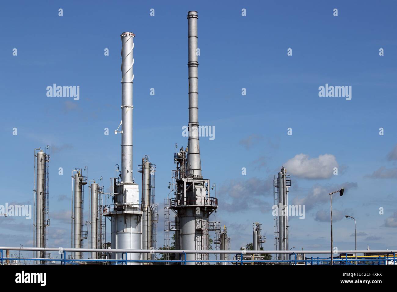 raffinerie de pétrole usine pétrochimique industrie lourde Banque D'Images