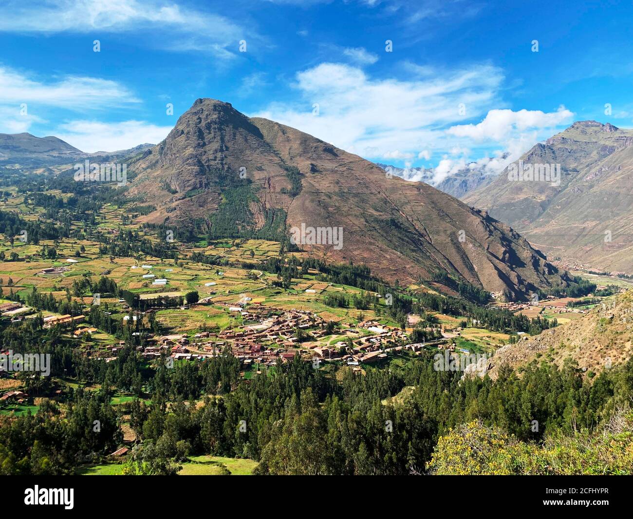 Incroyable Vallée Sacrée de l'Inca, Pérou. Nature pittoresque et verdoyante de la vallée d'Urubamba. Paysage de montagne des Andes. Magnifique été péruvien. Banque D'Images