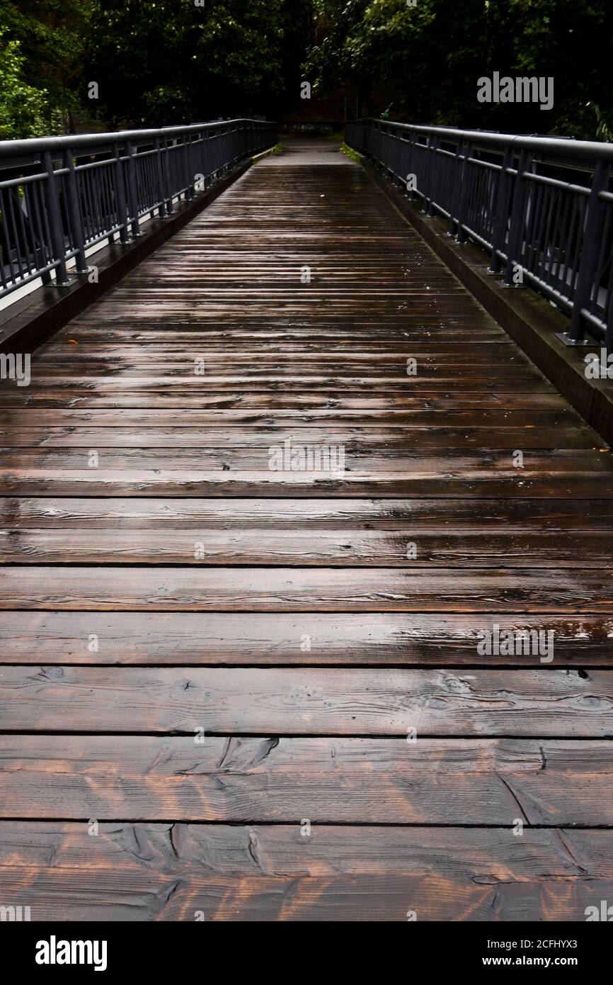vider le vieux pont en bois Banque D'Images