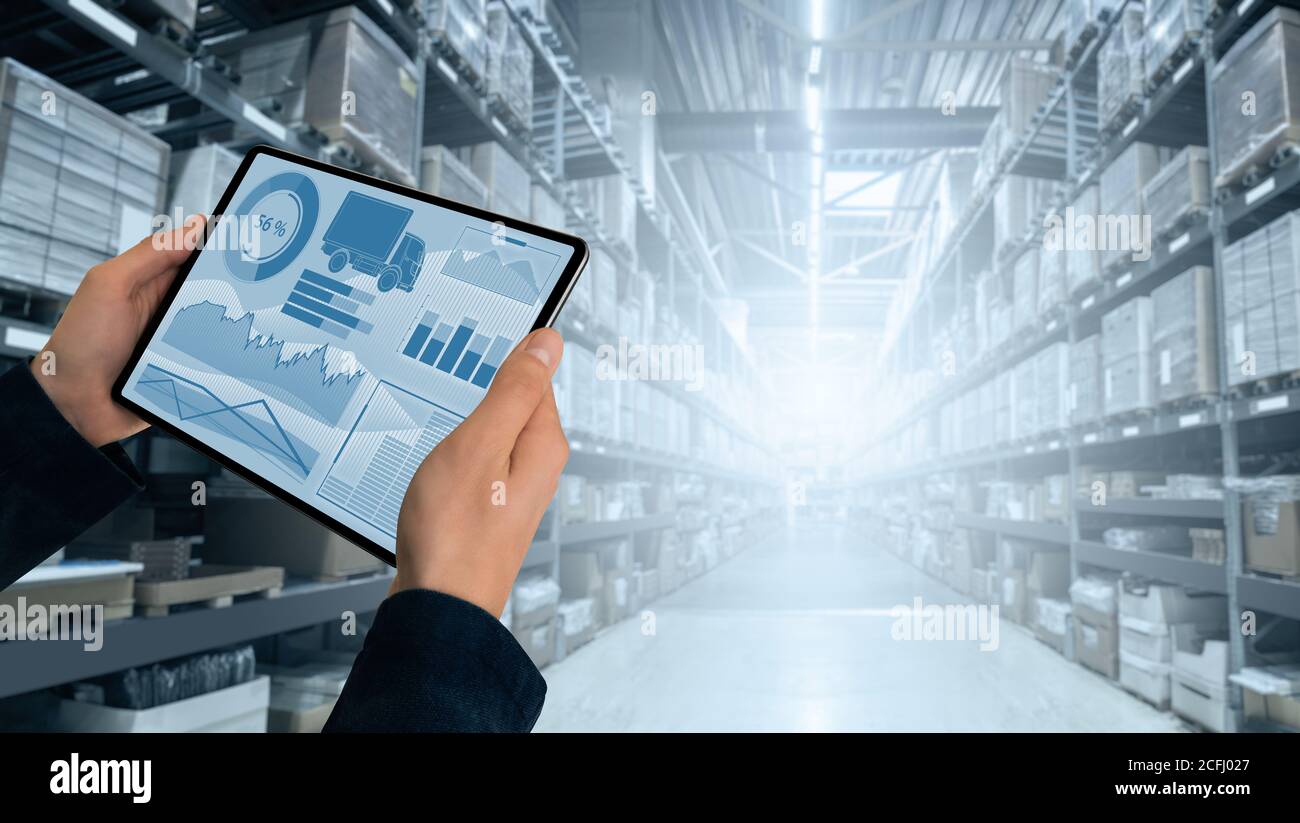 Responsable d'entrepôt avec tablette numérique Banque D'Images
