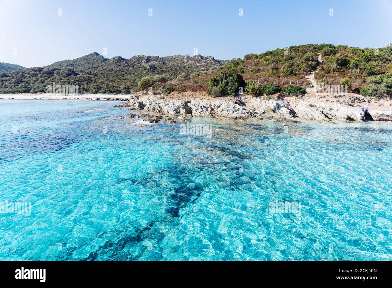 Plage de Lotus, Cap Corse, Corse, France. Eaux turquoise et littoral sauvage Banque D'Images
