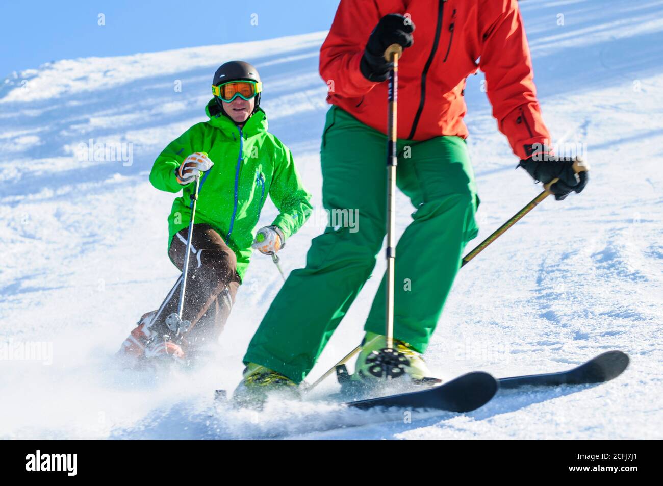 Ski alpin sur des pistes parfaitement préparées Banque D'Images