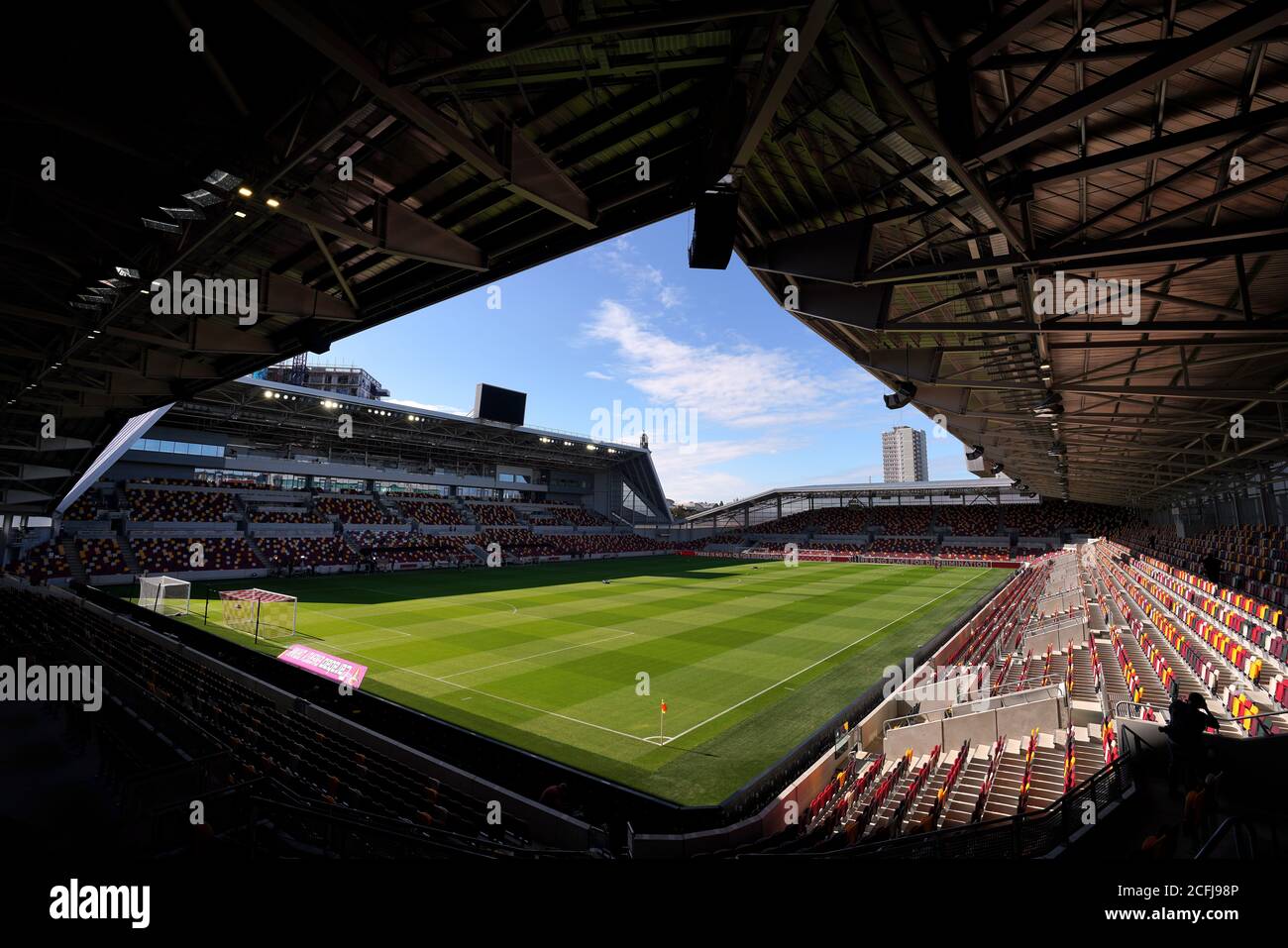 Vue générale du stade avant le premier match de la Carabao Cup au Brentford Community Stadium, Brentford. Banque D'Images