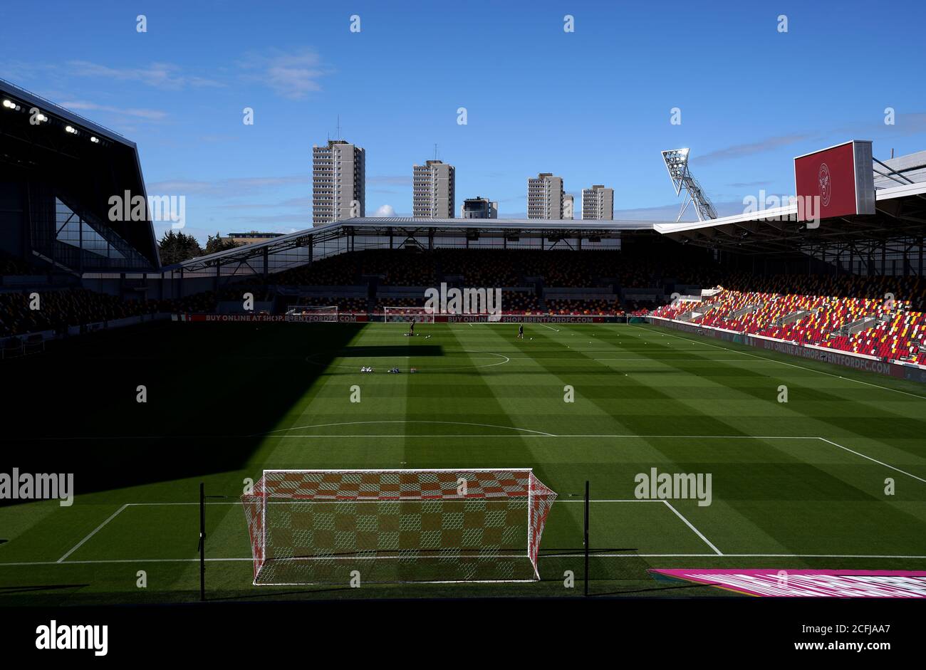 Vue générale du stade avant le premier match de la Carabao Cup au Brentford Community Stadium, Brentford. Banque D'Images