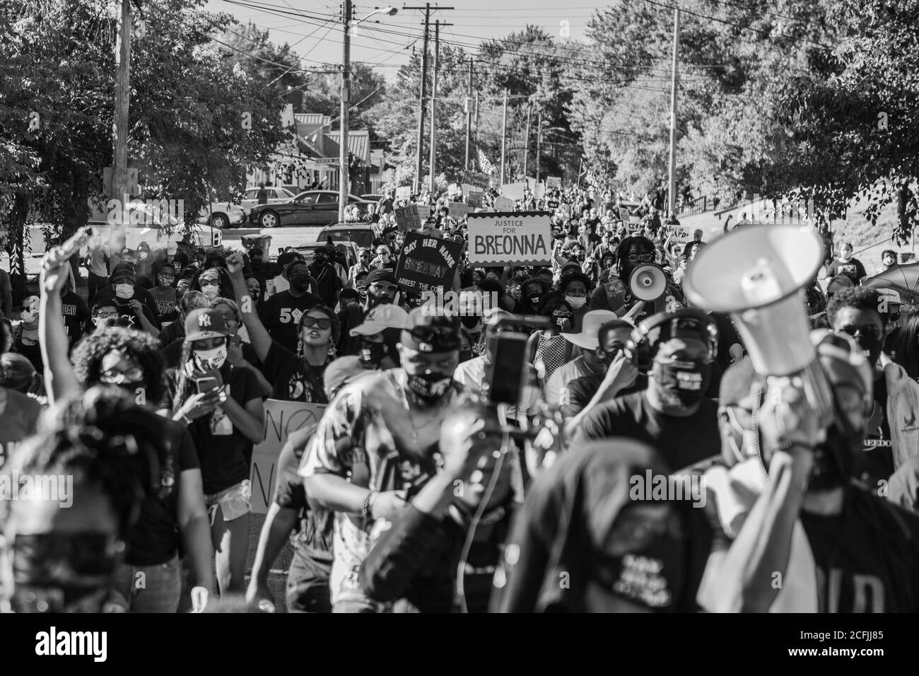 Louisville, Kentucky, États-Unis. 5 septembre 2020. Les manifestants manifestent dans le cadre de la manifestation « pas de justice, pas de Derby » le 5 2020 septembre, le jour du Kentucky Derby à Louisville, Kentucky. Crédit : Chris Tuite/image Space/Media Punch/Alamy Live News Banque D'Images