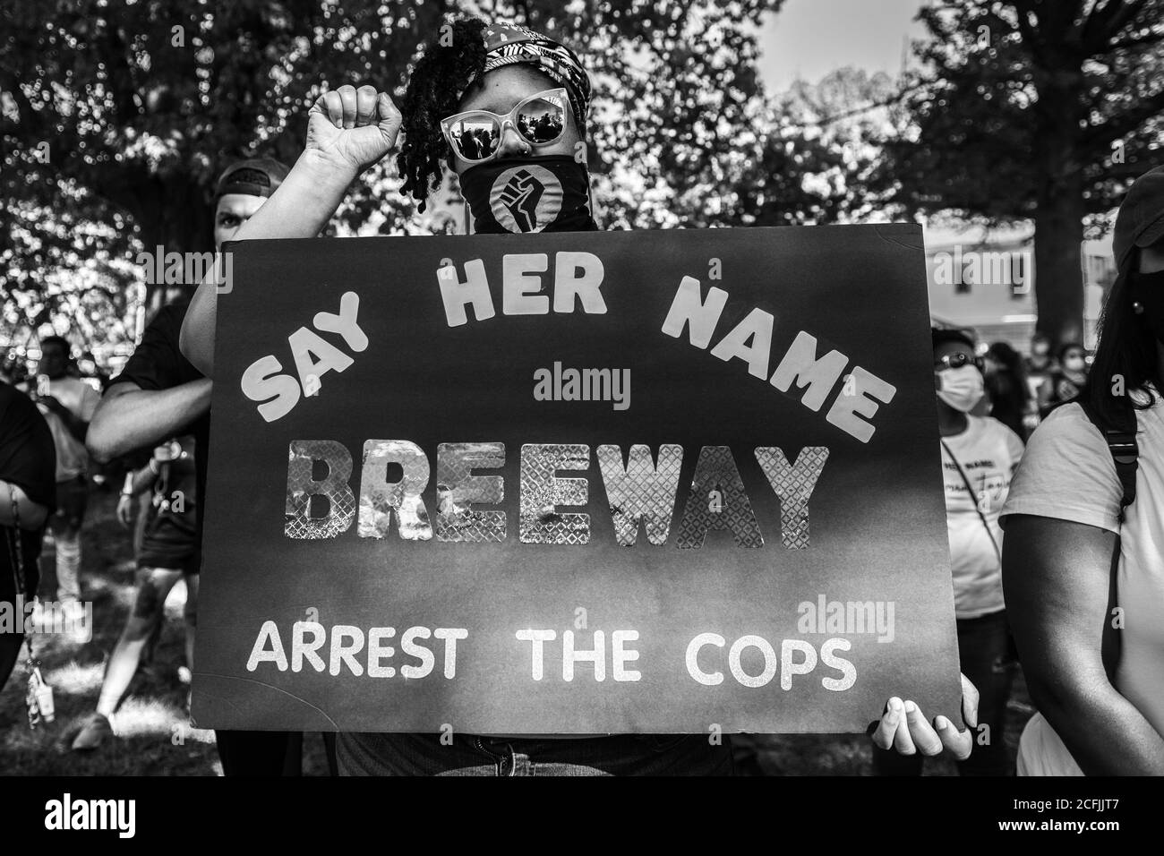 Louisville, Kentucky, États-Unis. 5 septembre 2020. Les manifestants manifestent dans le cadre de la manifestation « pas de justice, pas de Derby » le 5 2020 septembre, le jour du Kentucky Derby à Louisville, Kentucky. Crédit : Chris Tuite/image Space/Media Punch/Alamy Live News Banque D'Images