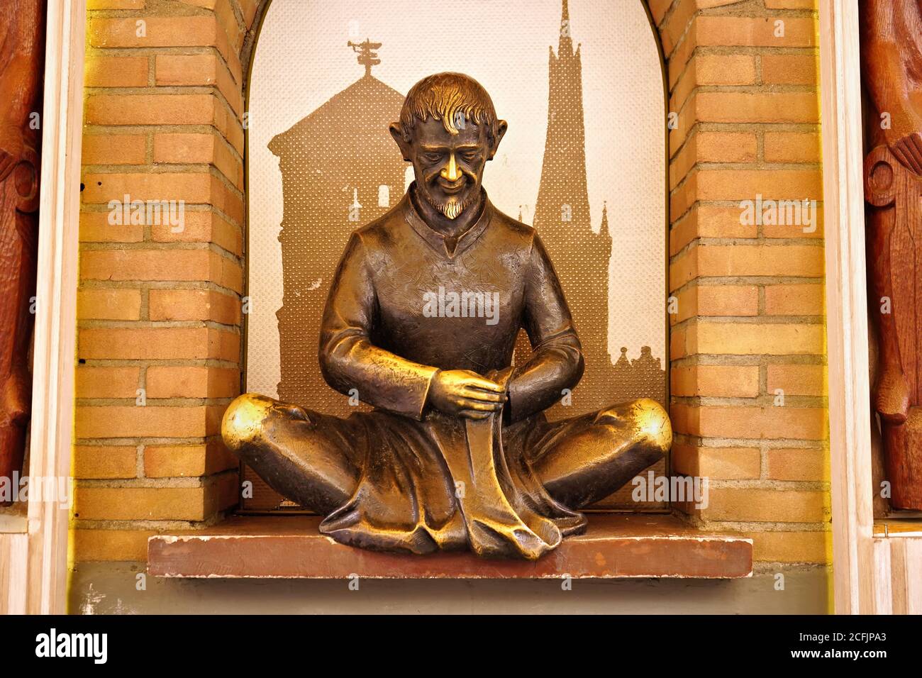 Sculpture Schneider Wibbel (tailleur Wibbel) dans la vieille ville de Düsseldorf. Il est un personnage nouveau basé sur une personne réelle. Banque D'Images