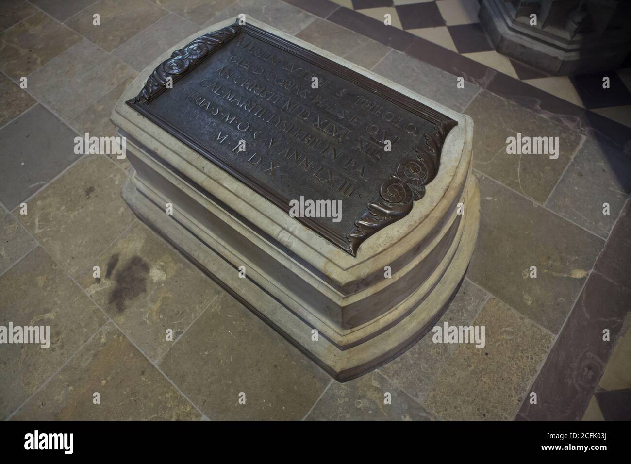 Tombe du dirigeant allemand de la réforme Martin Luther dans l'église du Château (Schloßkirche) à Wittenberg, Saxe-Anhalt, Allemagne. Banque D'Images