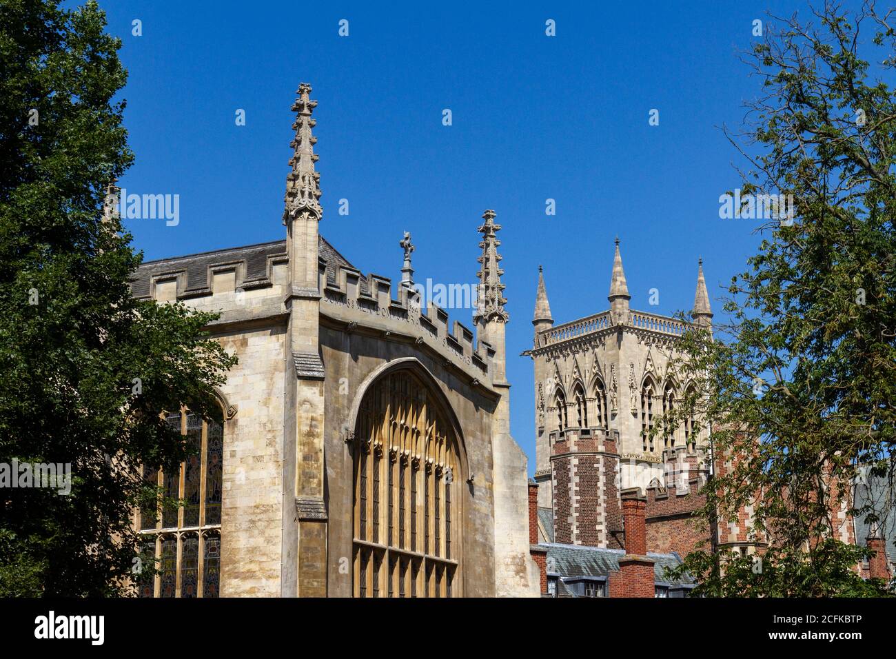 Trinity College et la tour de St Johns College Chapel, Cambridge, Cambridgeshire, Royaume-Uni. Banque D'Images