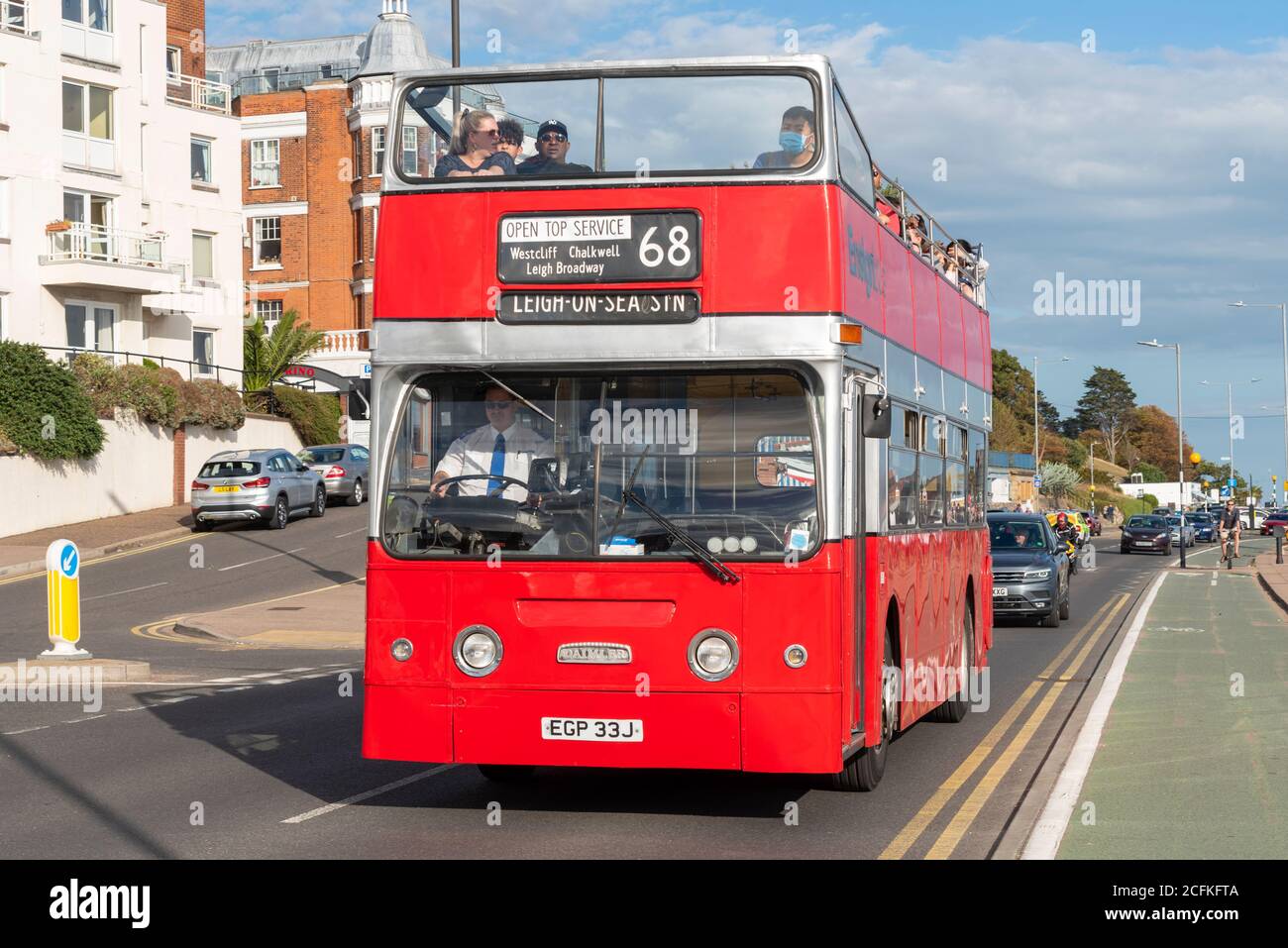 Southend on Sea, Essex, Royaume-Uni. 6 septembre 2020. La compagnie d'autobus Ensignbus a assuré un service d'autobus à toit ouvert régulier de Leigh on Sea à Southend Pier tout au long de l'été, comme la route 68 et appelé le service de bord de mer. À la fin de la saison, l'entreprise a aujourd'hui dirigé un « Extravaganza 68 » et utilisé un certain nombre de véhicules spéciaux sur l'itinéraire, tels qu'une réplique 1913 de type B, 1971 Daimler Fleetline (en photo), un ancien bus touristique de Londres 1984 MCW Metroliner, et des bus « invités » Banque D'Images