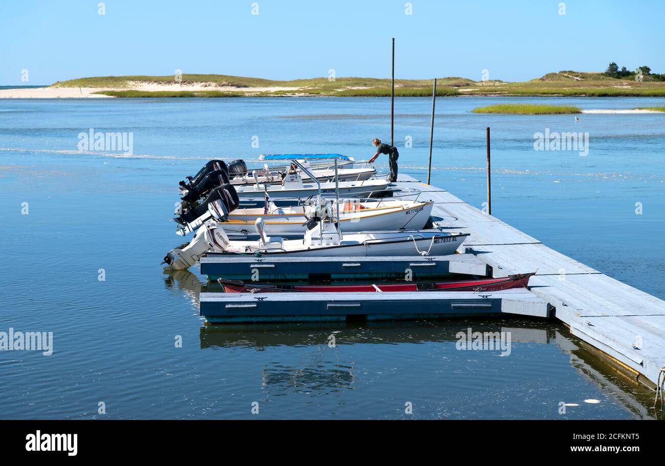 Bateaux amarrés dans une crique sur Cape Cod. Gray's Beach, port de Yarmouth, Massachusetts, États-Unis Banque D'Images