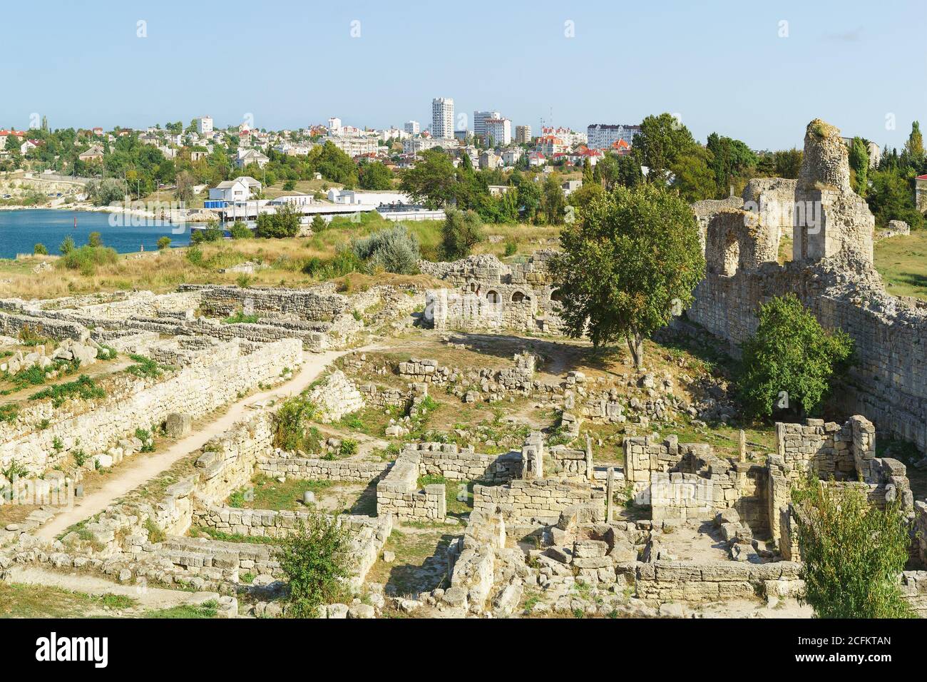 Russie, Crimée, Sébastopol - septembre 04.2017 : excavation de l'ancienne colonie grecque de Chersonesos sur les rives de la baie de quarantaine Banque D'Images