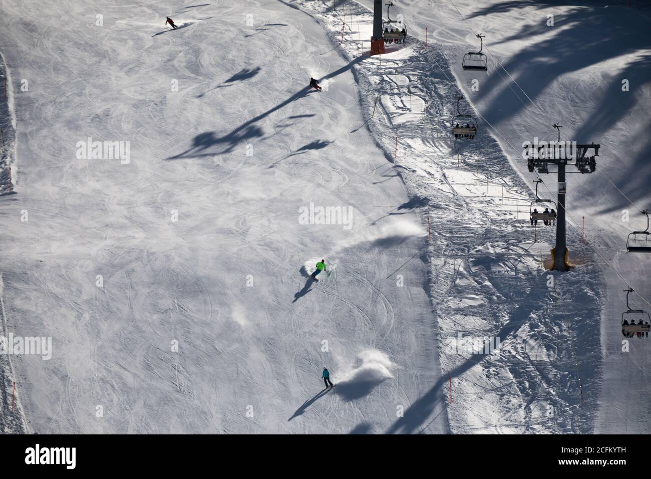 Piste de ski avec télésiège en Suisse Banque D'Images