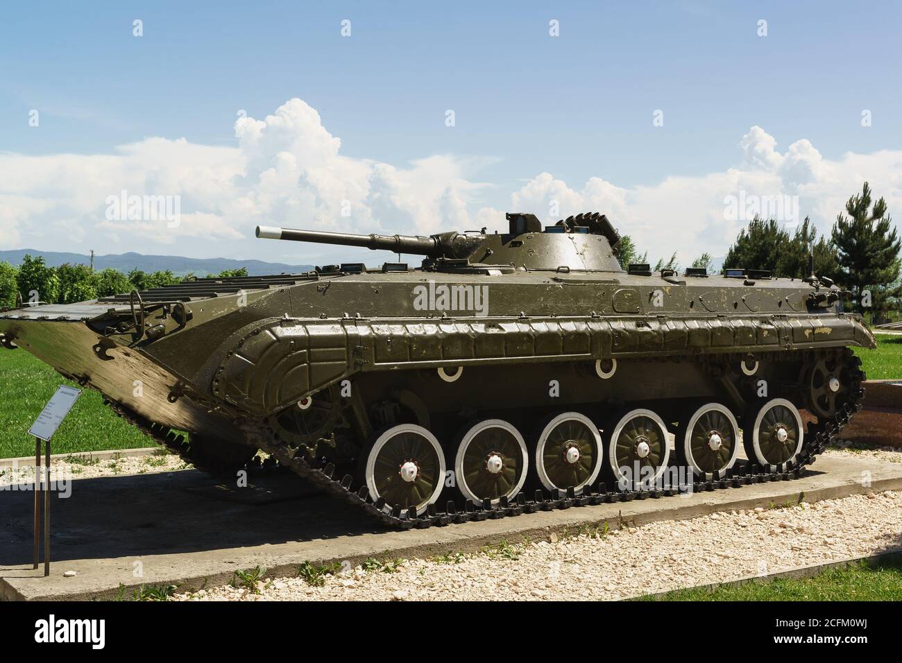 Mémorial de la mémoire et de la gloire, Nazran, Ingouchie, Russie - 02 juin 2019: BMP-1 - véhicule soviétique de combat d'infanterie à chenilles - les mondes première série f Banque D'Images