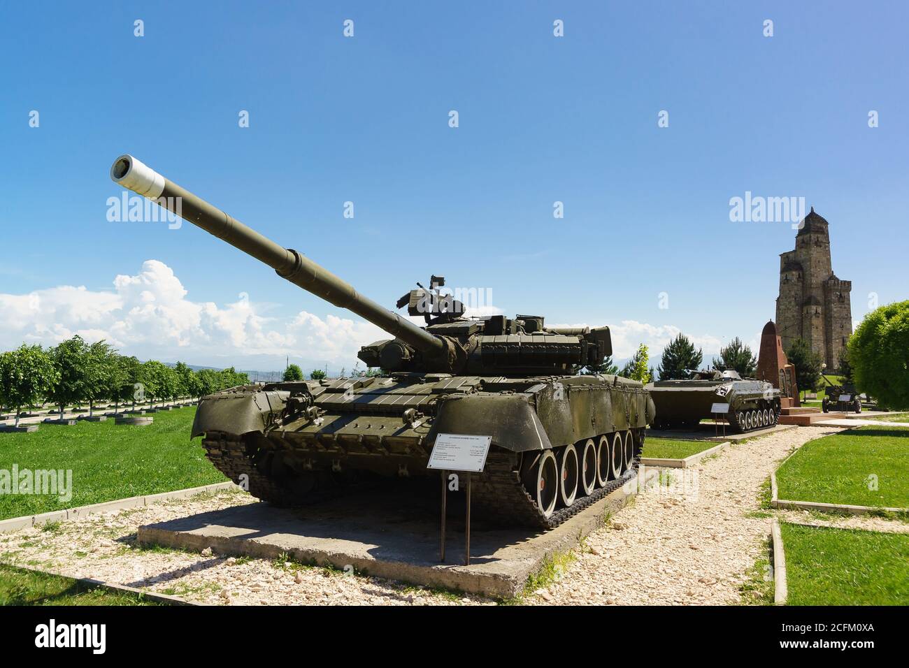 Mémorial de la mémoire et de la gloire, Nazran, Ingouchie, Russie - 02 juin 2019: T-80 - véhicule de combat, le char principal produit en URSS et dans le Fe russe Banque D'Images