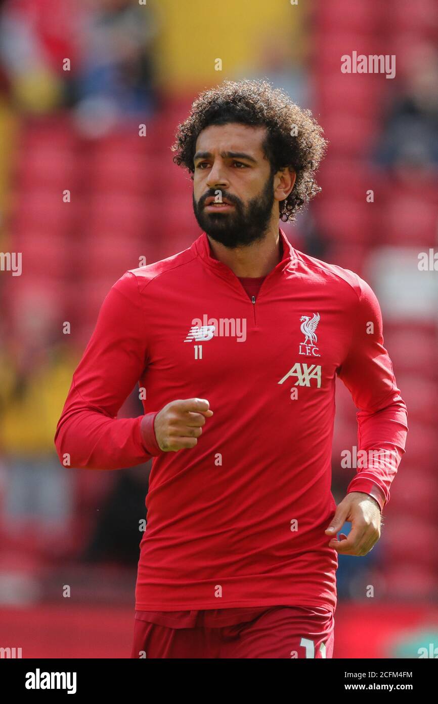 14 septembre 2019 , Anfield, Liverpool, Angleterre; Premier League football, Liverpool vs Newcastle United ; Mohamed Salah (11) de Liverpool se réchauffe avant le coup d'envoi crédit : Mark Cosgrove/News Images les images de football de la Premier League/EFL sont soumises à la licence DataCo Banque D'Images